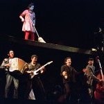 07.Photo du spectacle - "Mélanges (opéra plume)" Christian Lompech, Cirque Plume 2000
